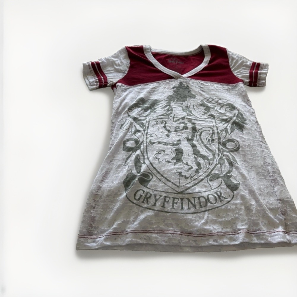 Universal Studios Harry Potter Gryffindor V-Neck Graphic Tee S Red White
